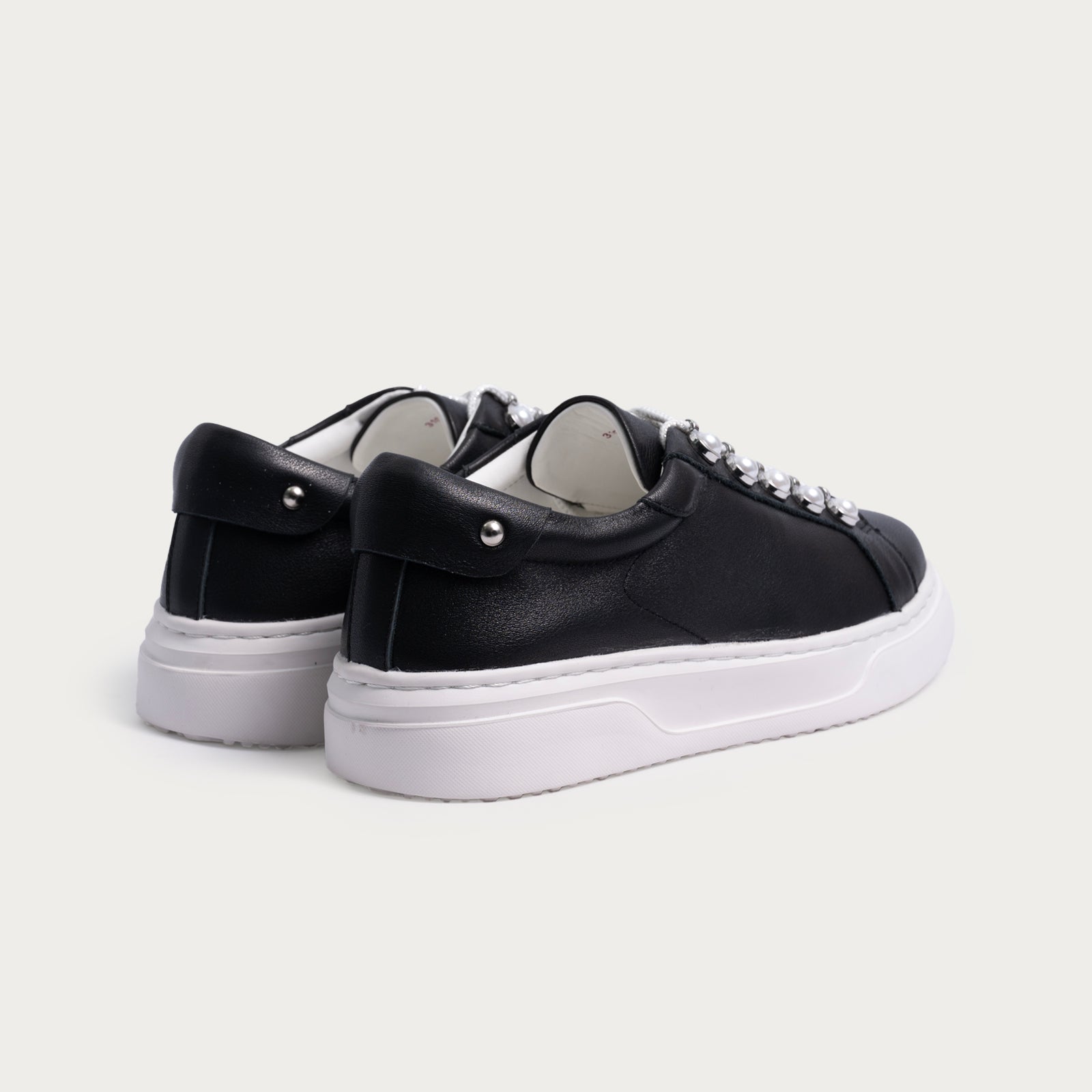 Chrissie Sneakers